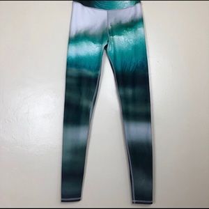 Size Large, high-waisted leggings.